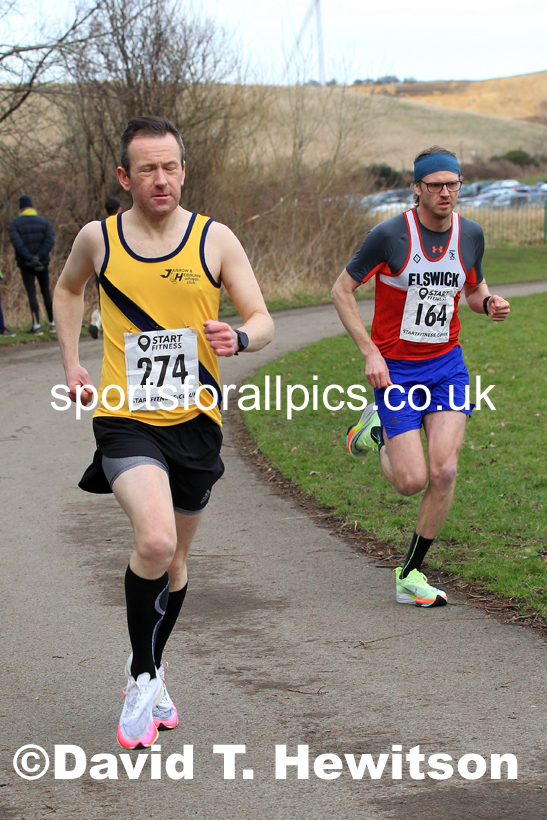 Senior men and veteran men over-40s NECAA Road Relay Champs., Hetton Lyons Park, Hetton le Hole, County Durham. Photo: David T. Hewitson/Sports for All Pics